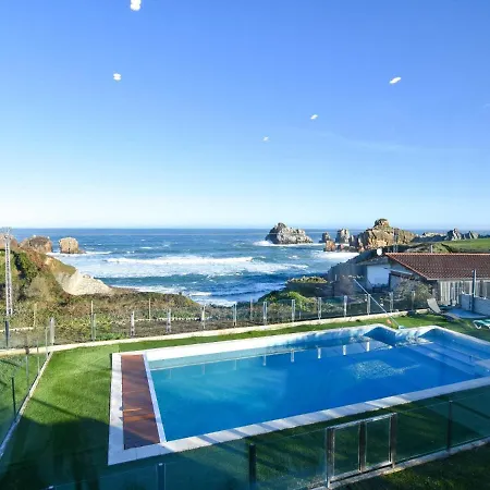 Impresionante Al Borde Del Mar Con Piscina Liencres