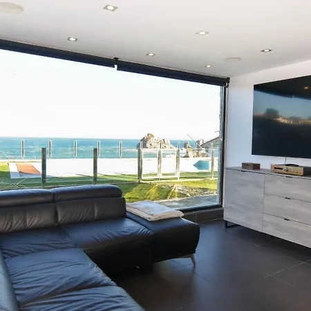 Holiday home Impresionante Al Borde Del Mar Con Piscina Liencres